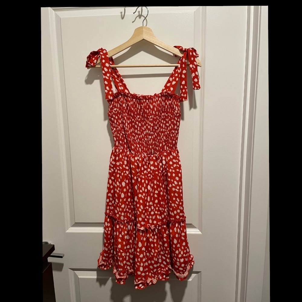 Brand new, flowy and flirty dress, size S. Stretchy. - Picture 2 of 5